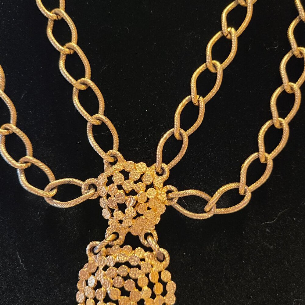 Vintage gold-tone bold medallion statement necklace - Picture 9 of 11